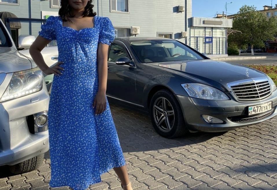 Платье в горошек синяя