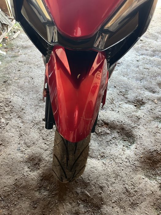 Скутер racer на ходу с салона пройзводства Тайвань