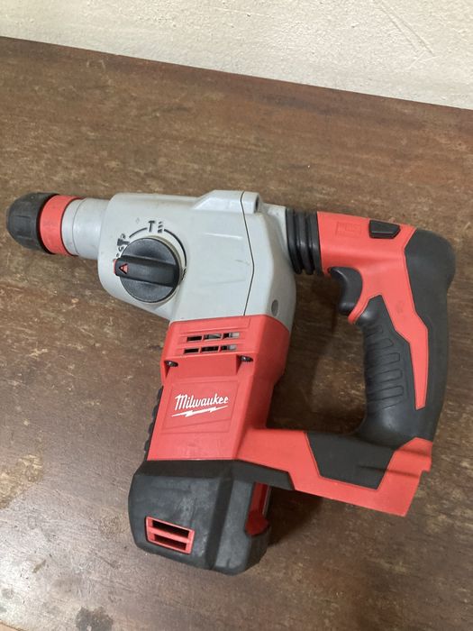 Перфоратор Milwaukee