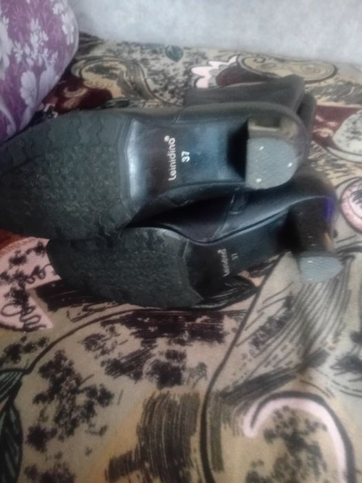 Продам зимние сапоги