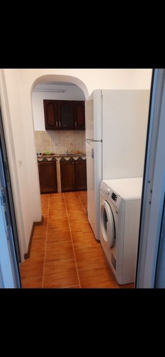 Închiriez apartament cu 2 camere