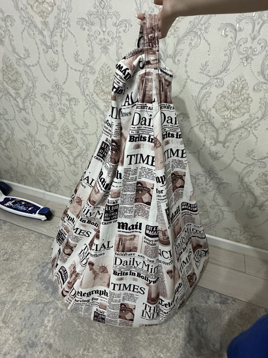 пуфик белый.