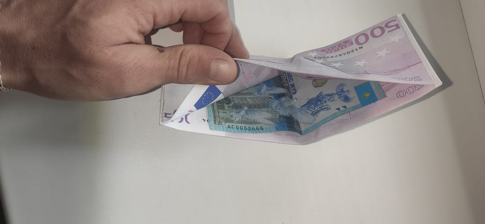 Кошельки в виде банкнот