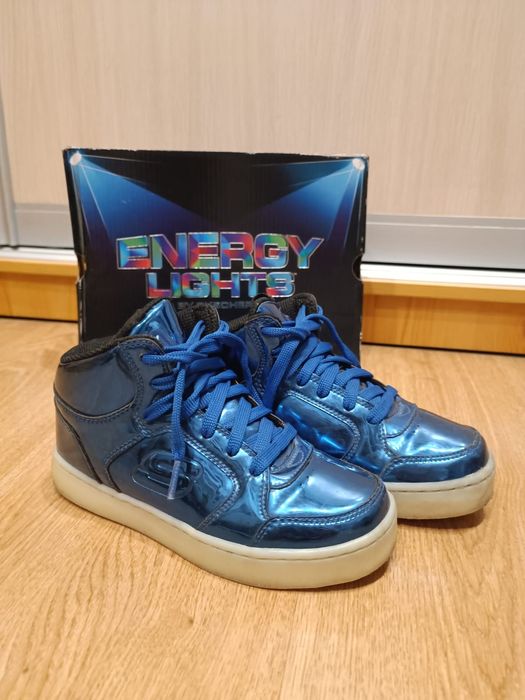 Кроссовки со светящейся подошвой