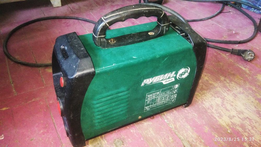 Продам Сварочный инвертор Рубин ZX7-280 3-этажка на 180 ампер