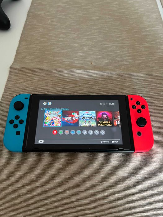 Nintendo Switch + Pro Controller и още два + 6 игри