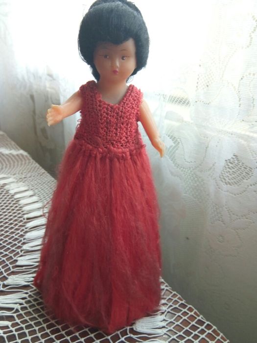 Papusa comunista, papusi