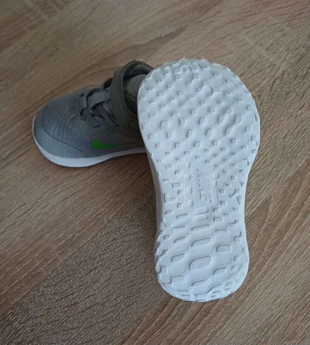 NIKE маратонки revolution EU 21