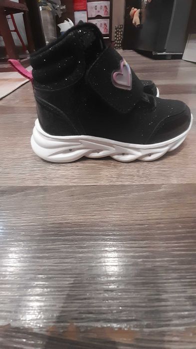 Детски светещи обувки LKW