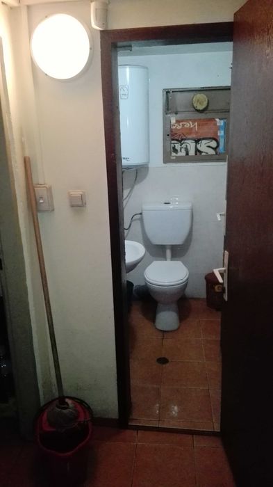 Продавам бизнес бърза закуска, Плевен,идеален център.