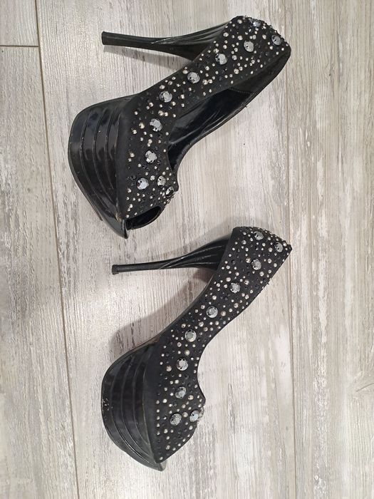 Официални дамски обувки на ток