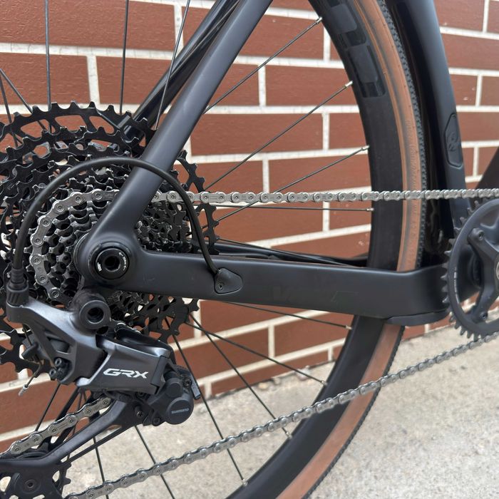 Pivot Vault Gravel GRX 1x12 Hidraulice bicicleta M peste Grizl Boone 2026