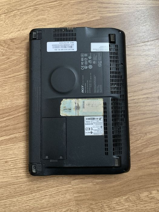 Mini Laptop Acer defect pentru piese .