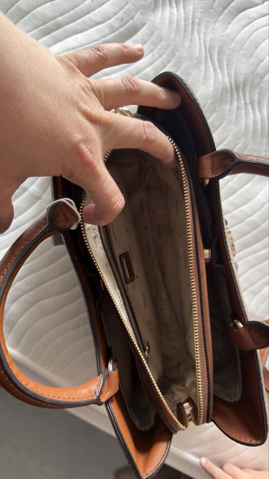 Продам сумку Гес guess