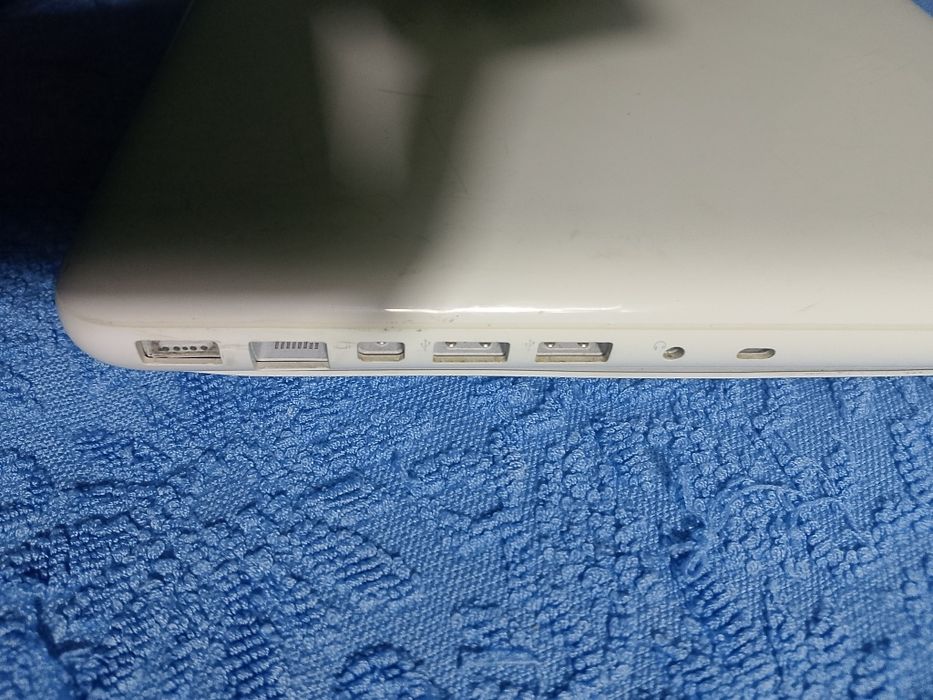 Vând Laptop core i5 - Apple Macbook A1278. 4 GB Windows 10 instalat