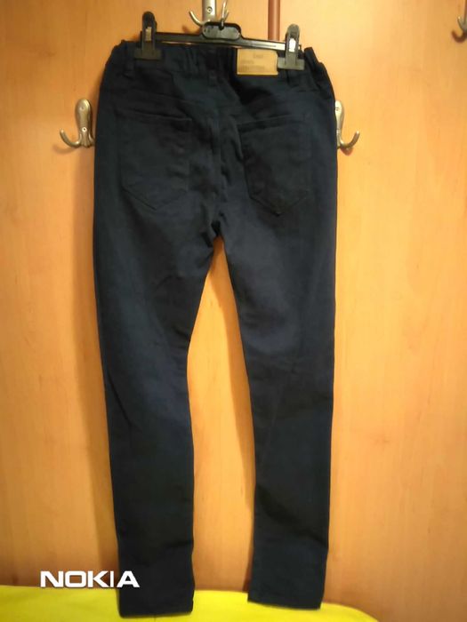 Продавам детски панталон размер 152 см за момче.