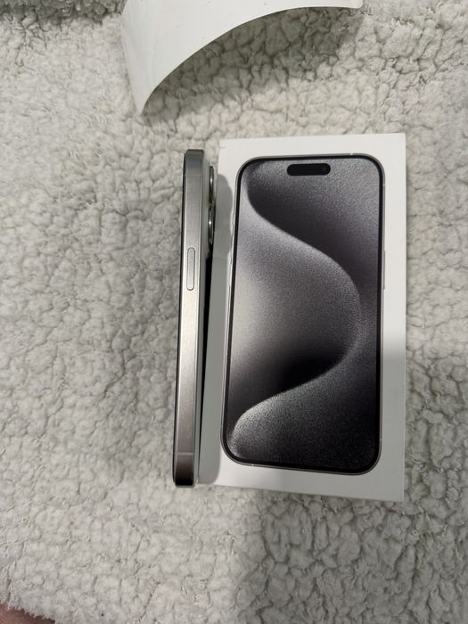 Продавам IPhone 15 Pro, White Titanium, 128GB