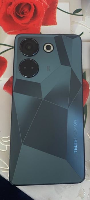 Обменяю Tecno Camon 20 8/256