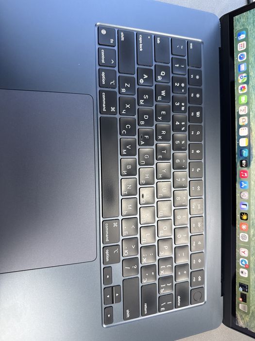 Macbook m3 8 gb  512 gb