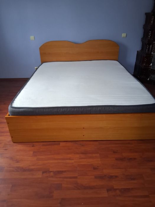 Vand doua paturi cu saltea doua persoane