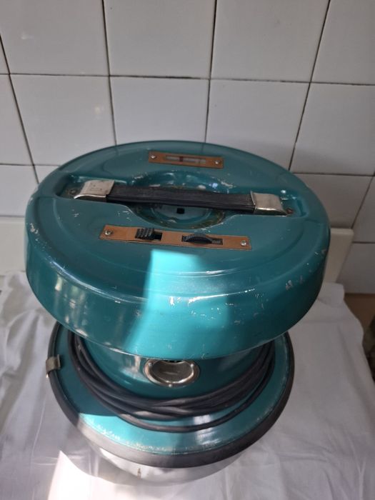 Пылесос Урал с чехлом