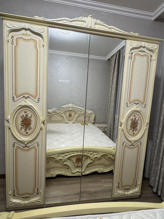 Продам спальный гарнитур