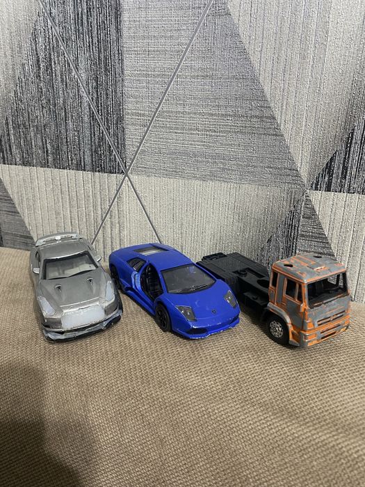 Продам металических игрушек