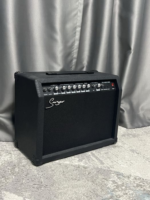 Электрогитара Gibson и Комбоусилитель Smiger