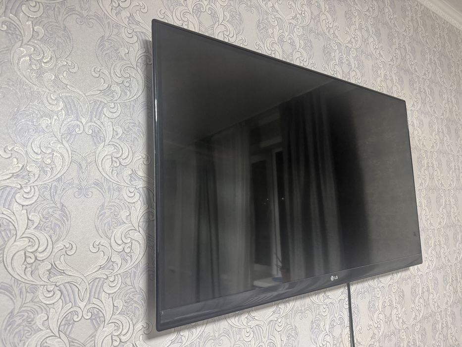 Продам телевизор с приставкой MI BOX