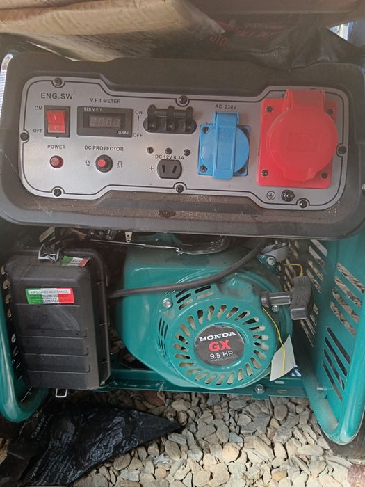 Vând generator trifazic nou