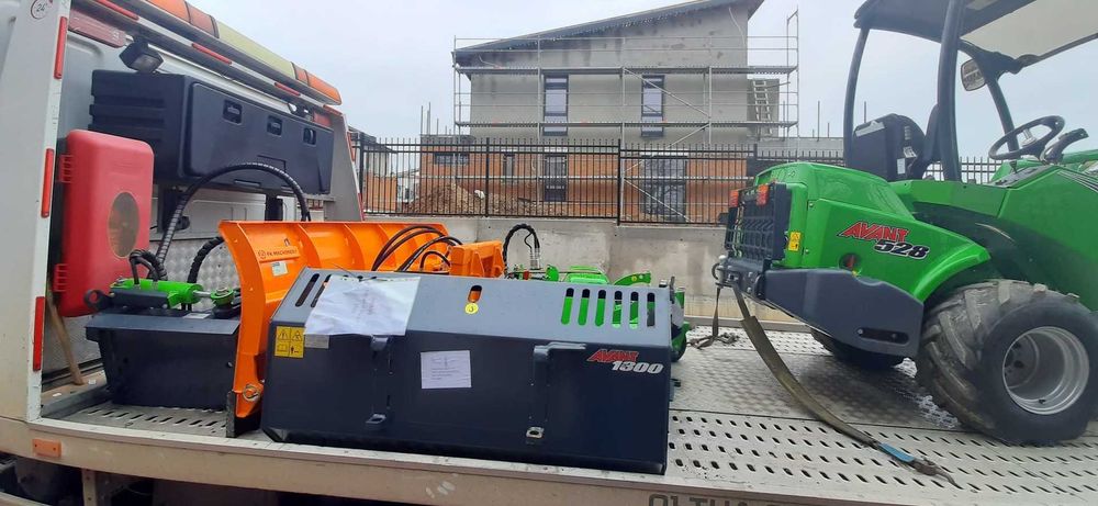 Мини челен товарач AVANT 528/5 Приставки/Отлично Състояние!!!