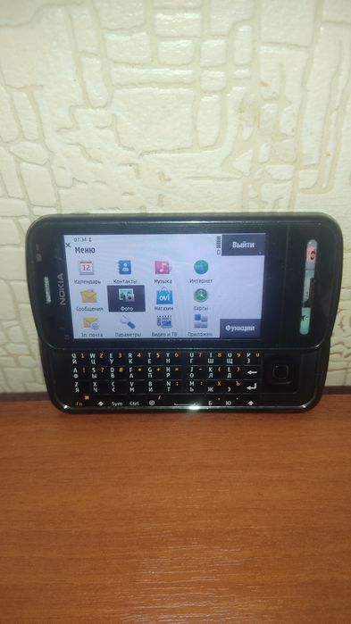 NOKIA C6,"Слайдер"