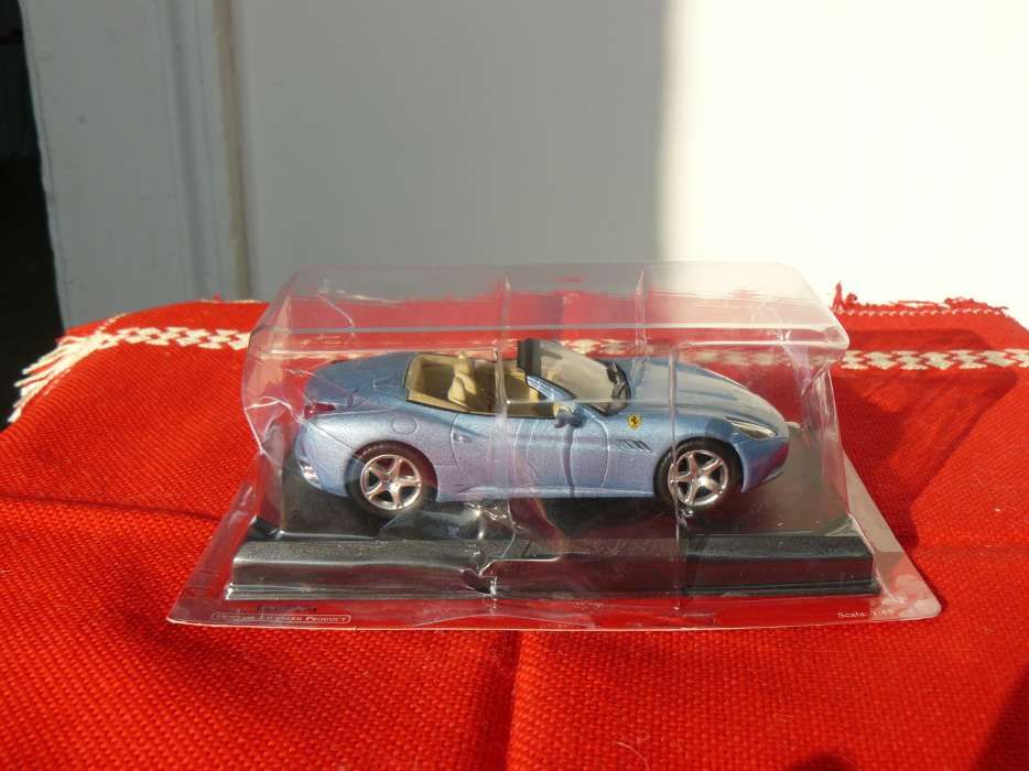 Macheta Auto Cu Licenta "FERRARI CALIFORNIA" Noua, Metalica,Scara 1:43