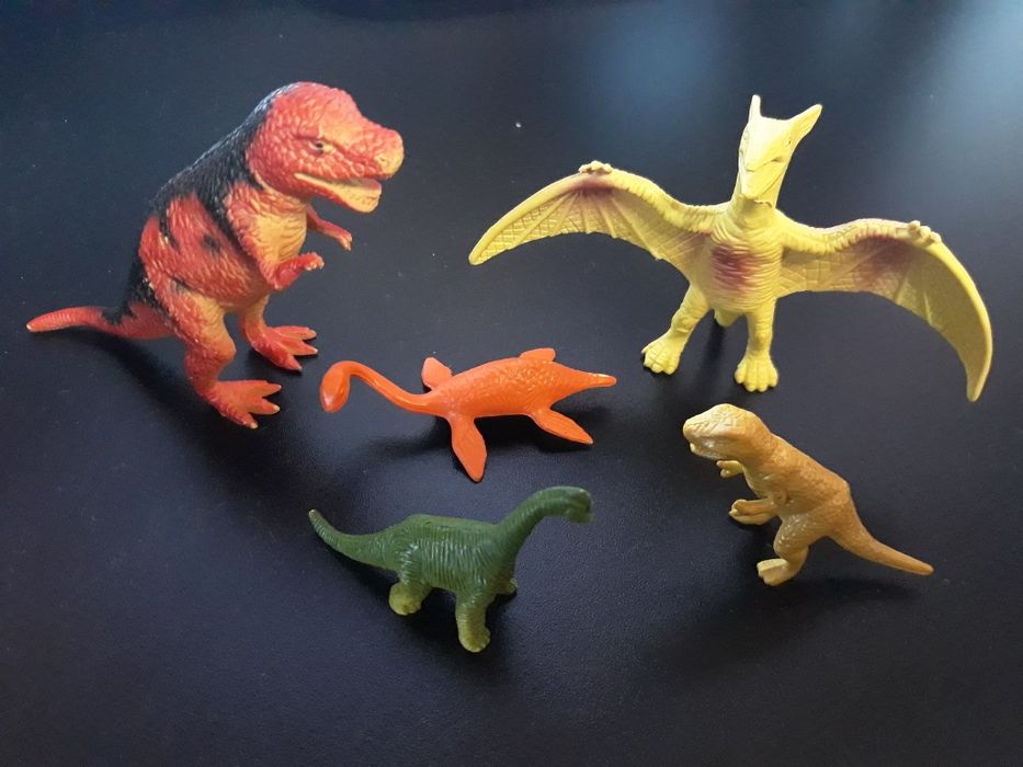 Vand lot 5 dinozauri 15 lei toti 5, poze reale