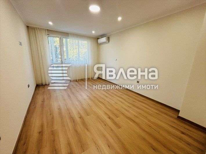 Продава се Тристаен апартамент в Варна, Базар Левски - 70 кв.м за 2255 €/кв.м - Снимка #1