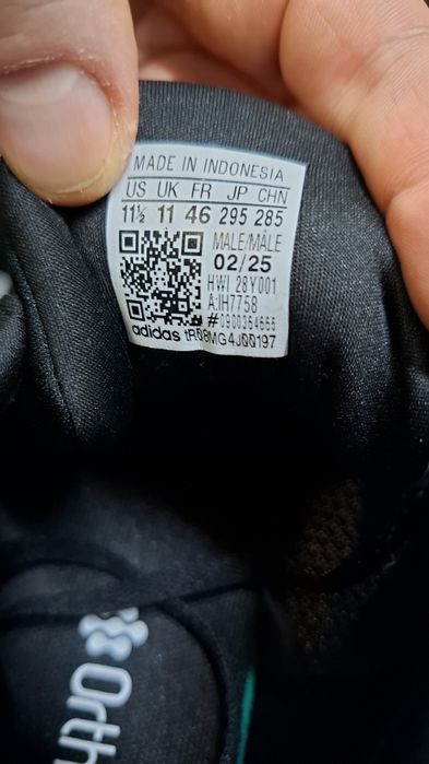 Новые кроссовки продам