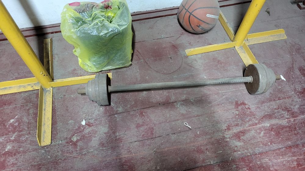 Штанга с гантелями