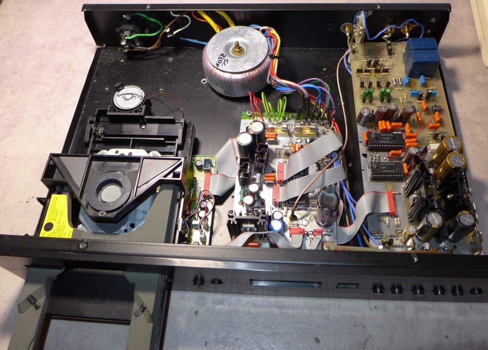 Върхов CD плейър Sugden SDT1 , UK с проблем