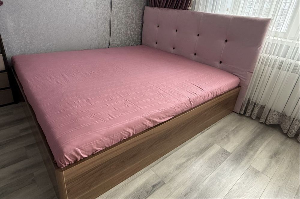 Продам спальный кровать.