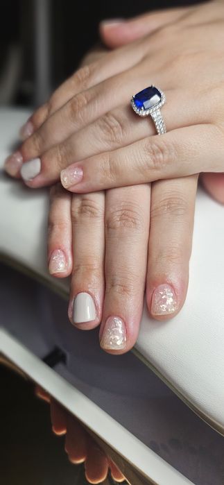 Manichiura construcție, întreținere cu gel sau semi