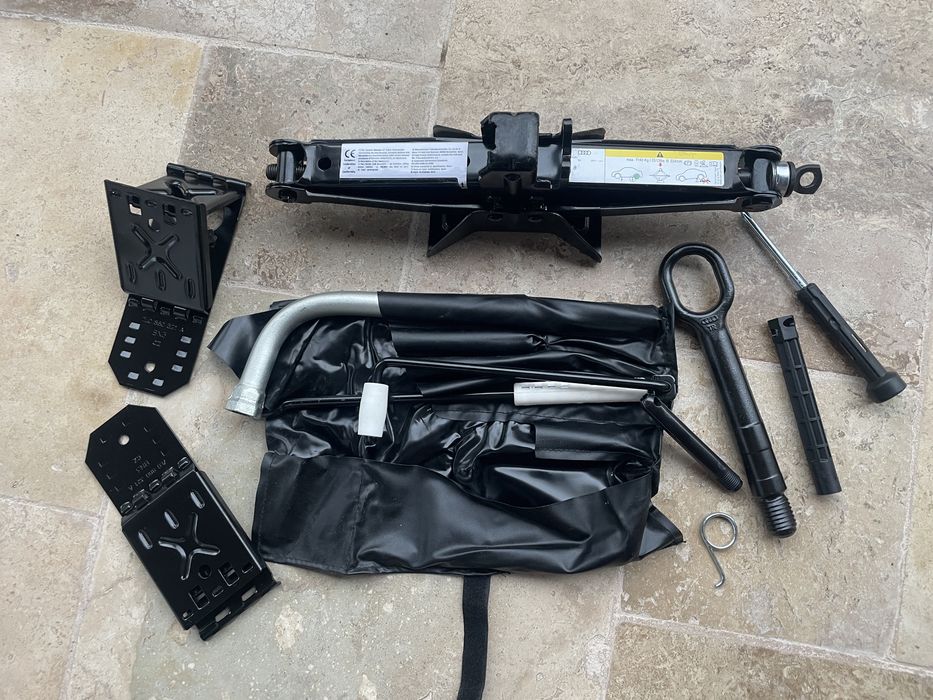 Cric original Audi Q3 8U + kit complect OEM 5N0011031E