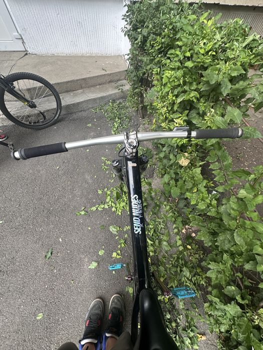 Vând dirt jumper