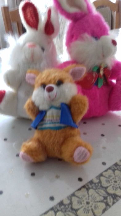 Продам мягкие игрушки зайчики и другие зверюшек.