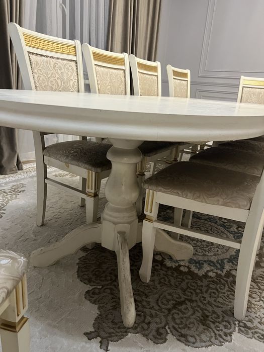 Стол со стульями