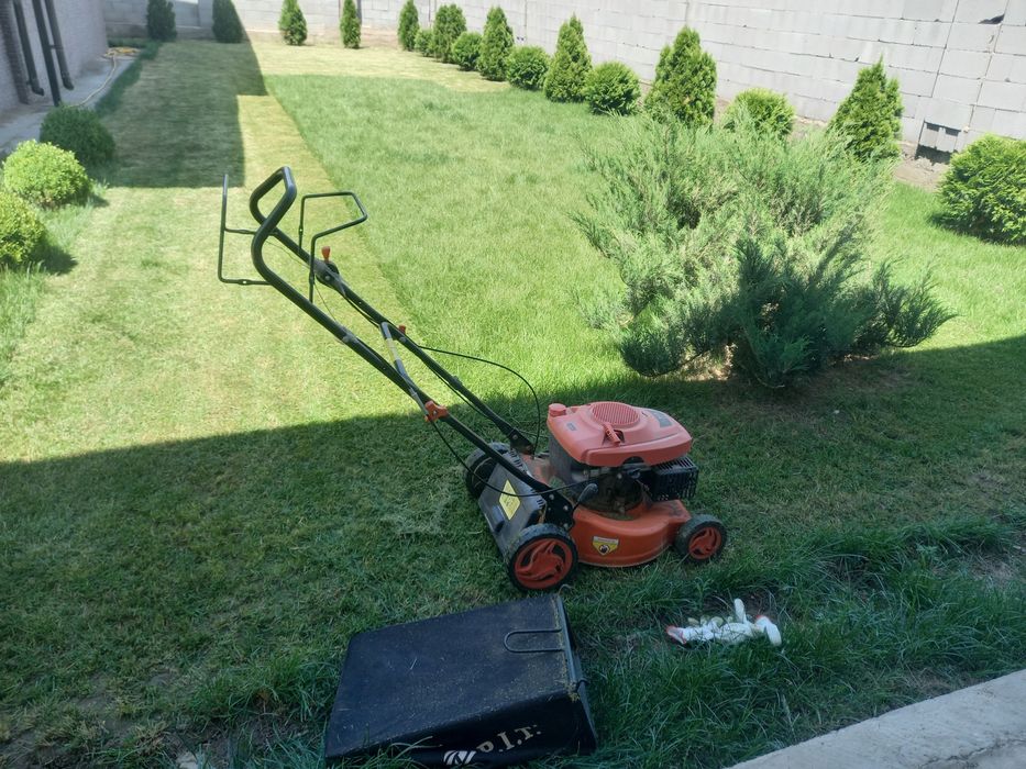 Стрижка газона. Покос травы.