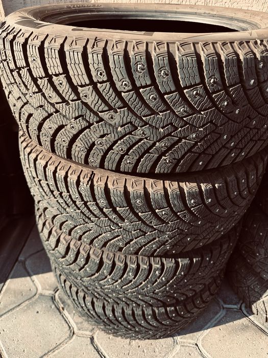 PIRELLI шины отличные как новые