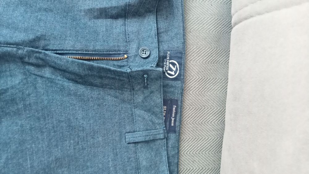 Джинсы новые. Размера 32 , 33