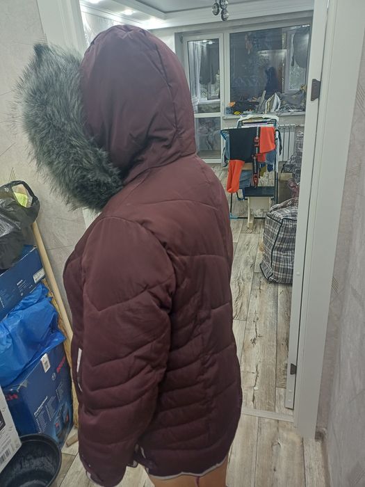 Продам куртку,бордового цвета.