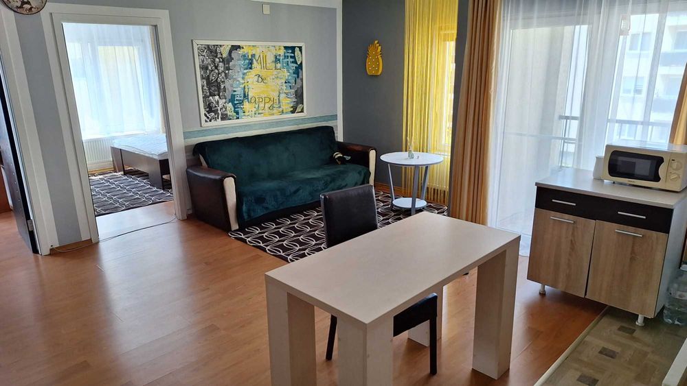 Inchiriez Apartamane cu 3 camere in Floresti