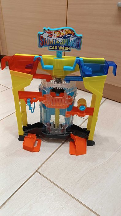 Hot Wheels® Stunt Splash Car Wash™  автомивка